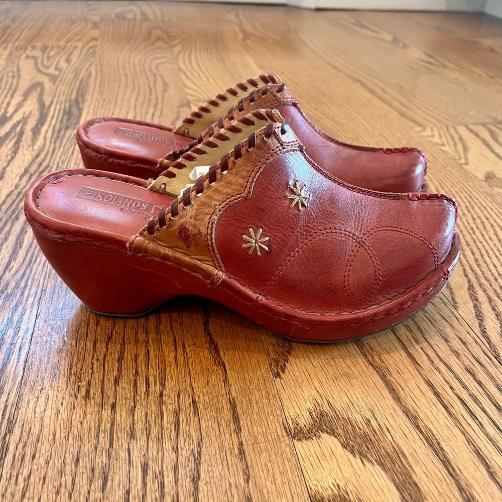 PIKOLINOS Red and Tan Leather Clogs with Flower Design Size 39